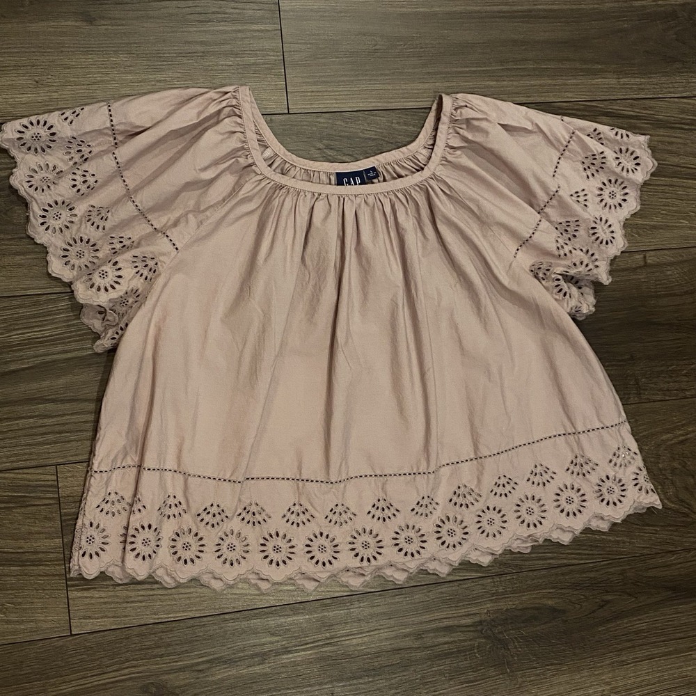 GAP Women's Purple Eyelet Short Flutter Sleeve Slightly Cropped Blouse Size L